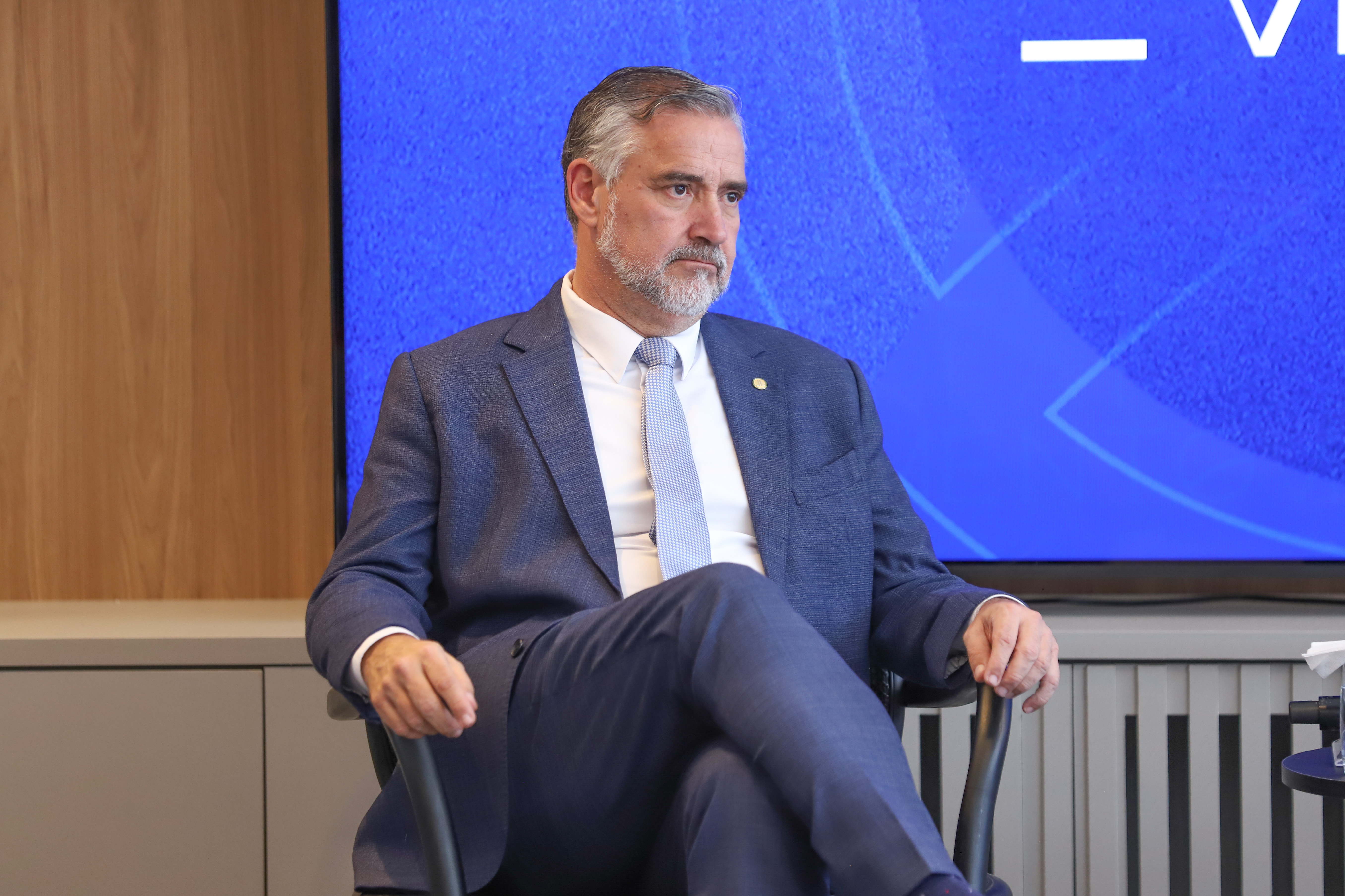 Pimenta projeta pressão no Senado para pautar fim da escala 6×1